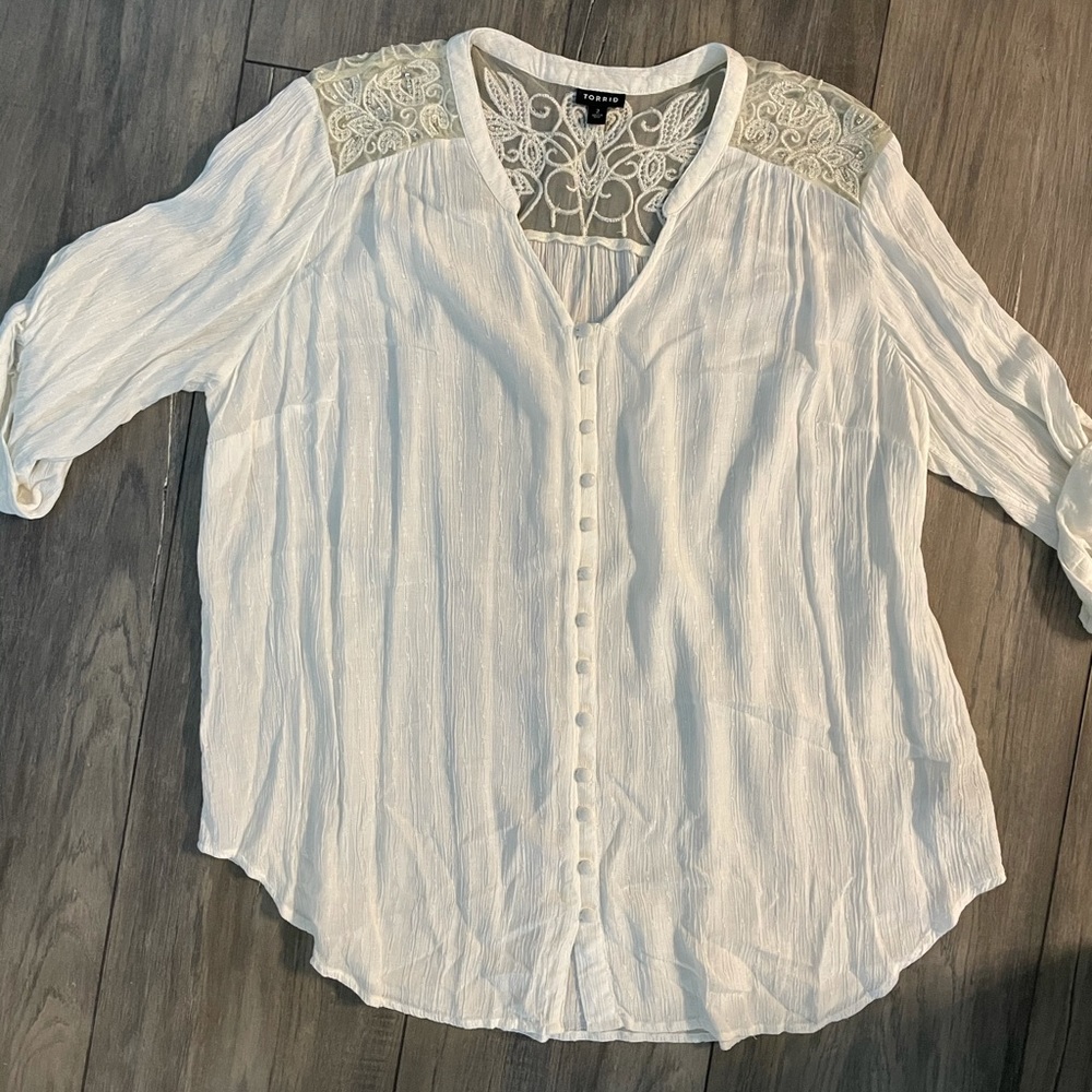 Torrid white top with lace